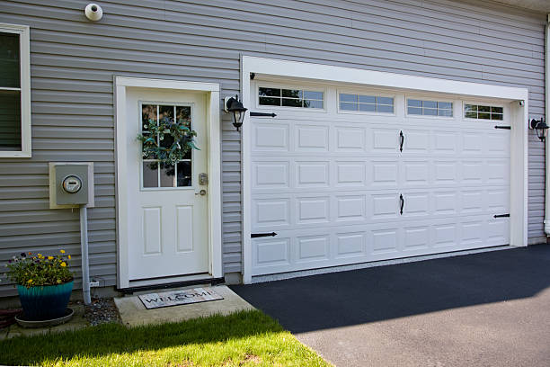 24/7 Emergency Garage Door Panel Replacement experts in Warrick County County, IN